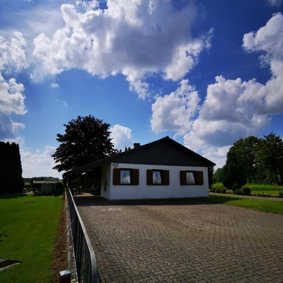 Bb19 Eifel-Ferienhaus Am Moseltal Mit Saunahaus Beuren  Buitenkant foto